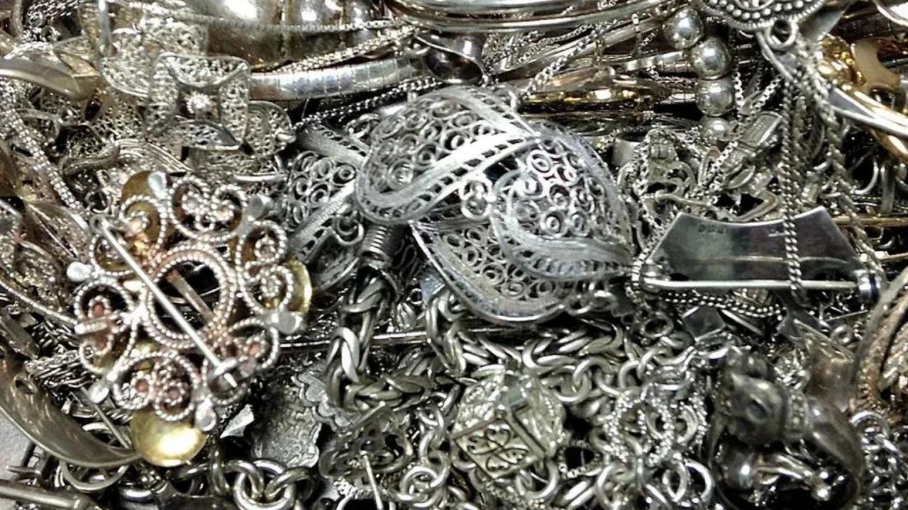 Evde hurdasını gören soluğu kuyumcuda alıyor! Anneanneniz size servet bırakmış olabilir