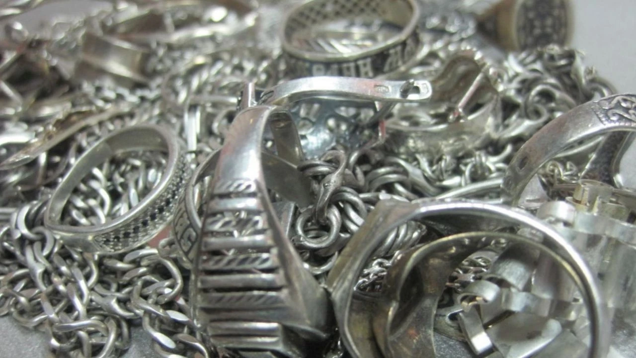 Evde hurdasını gören soluğu kuyumcuda alıyor! Anneanneniz size servet bırakmış olabilir