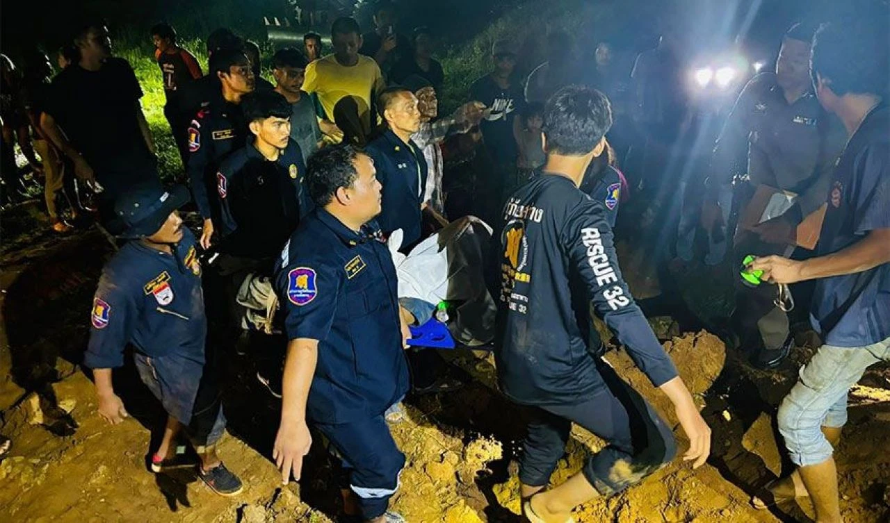 Define merakı sonu oldu! Metrelerce aşağı gömüldü - 1. Resim