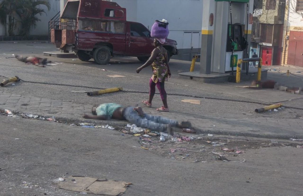 Haiti kan çete savaşları sürüyor: 10 ölü daha... Sokaklardan korkunç görüntüler - 1. Resim
