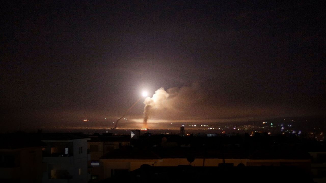 İsrail, Suriye&#039;ye saldırdı: Havadan bomba yağdırdılar
