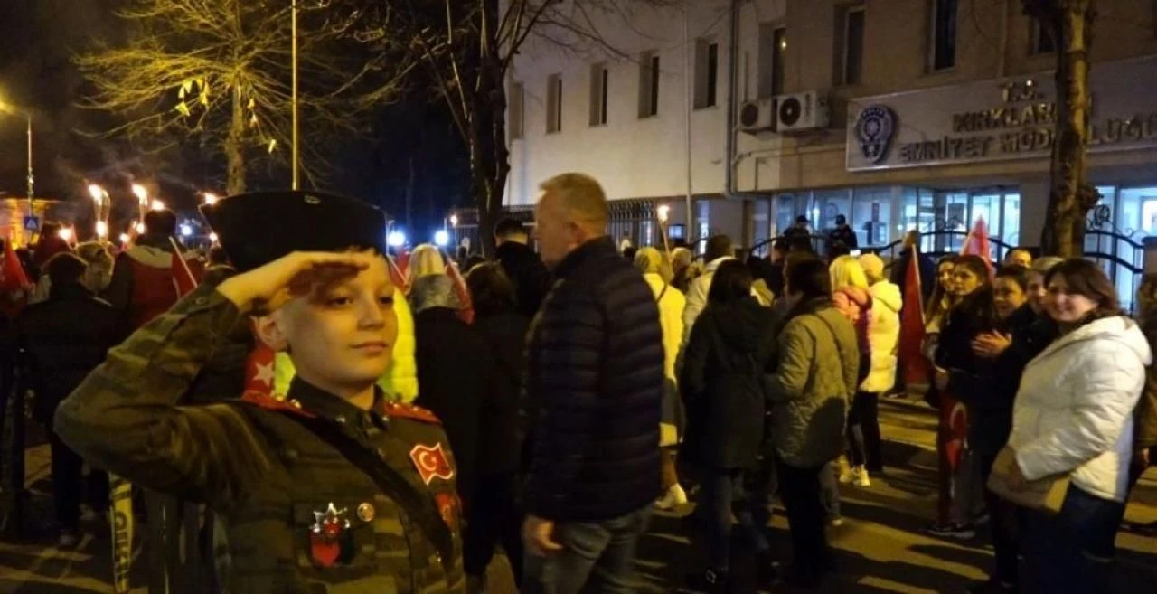Kırklareli’nde dev Türk bayrağı ile şehitlere saygı yürüyüşü - 2. Resim
