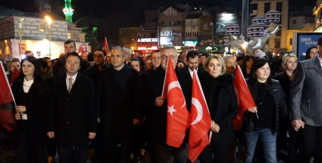 Kırklareli’nde dev Türk bayrağı ile şehitlere saygı yürüyüşü - 1. Resim