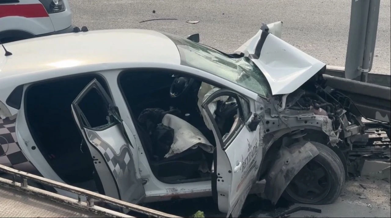 Sürücü kursu aracıyla feci kaza! Eğitmen öldü öğrenciler yaralandı