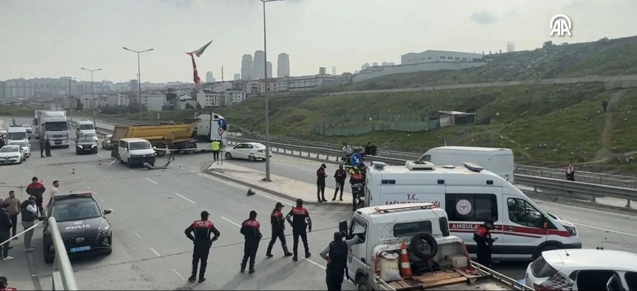 Sürücü kursu aracıyla feci kaza! Eğitmen öldü öğrenciler yaralandı