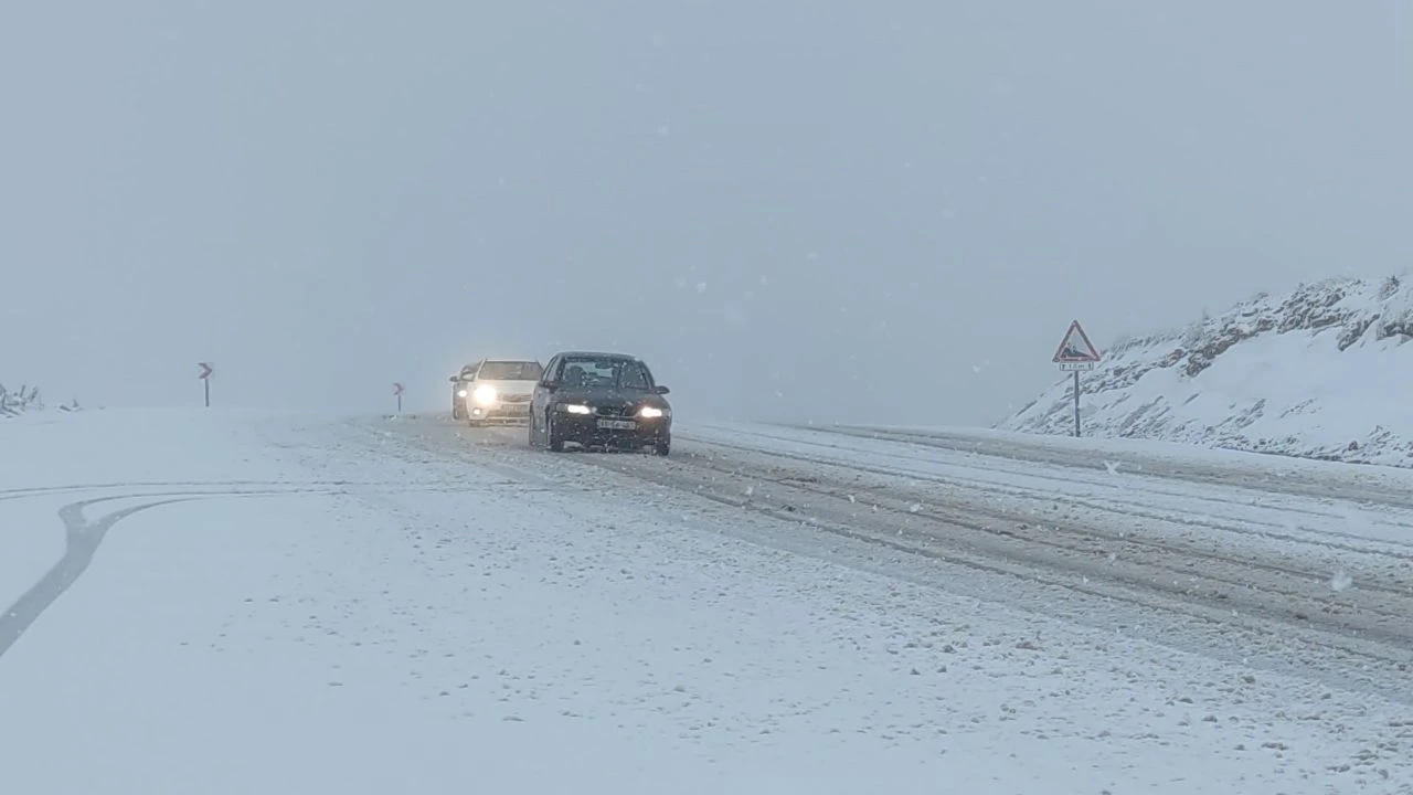 Ülkenin doğusu kara teslim! İlk tatil haberi geldi