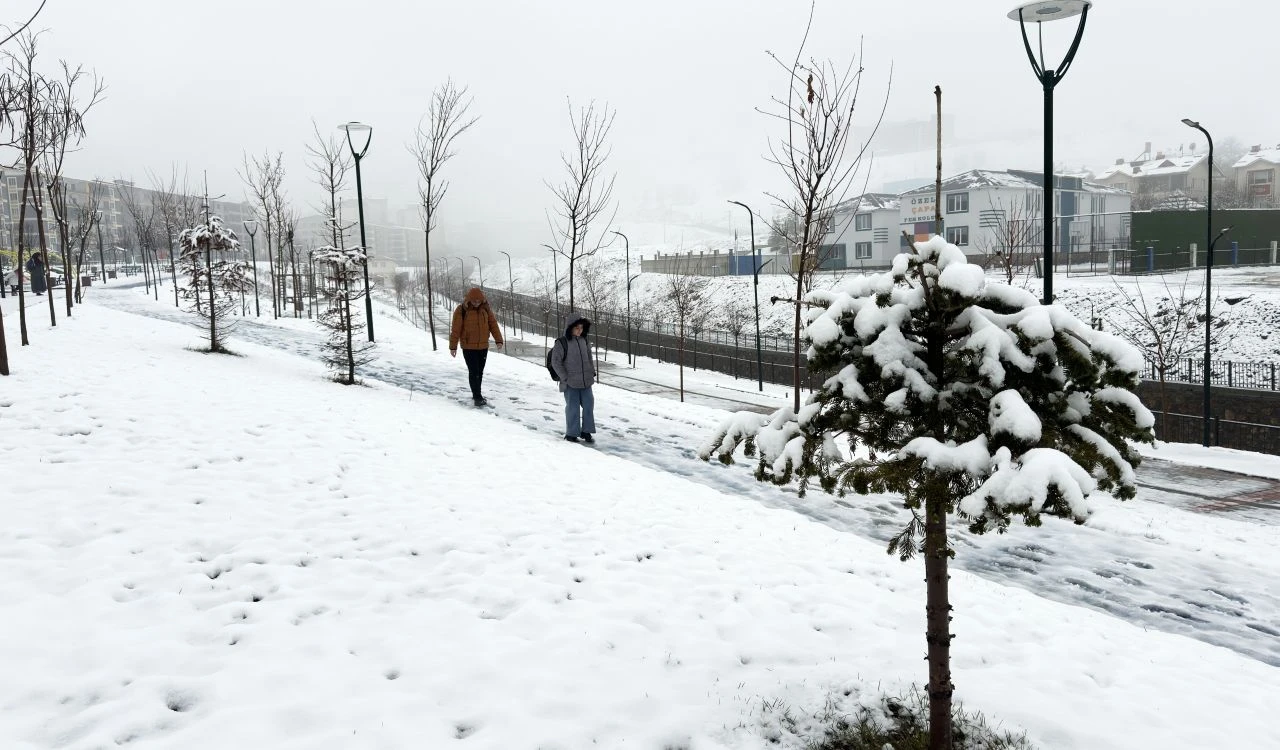 Ülkenin doğusu kara teslim! İlk tatil haberi geldi