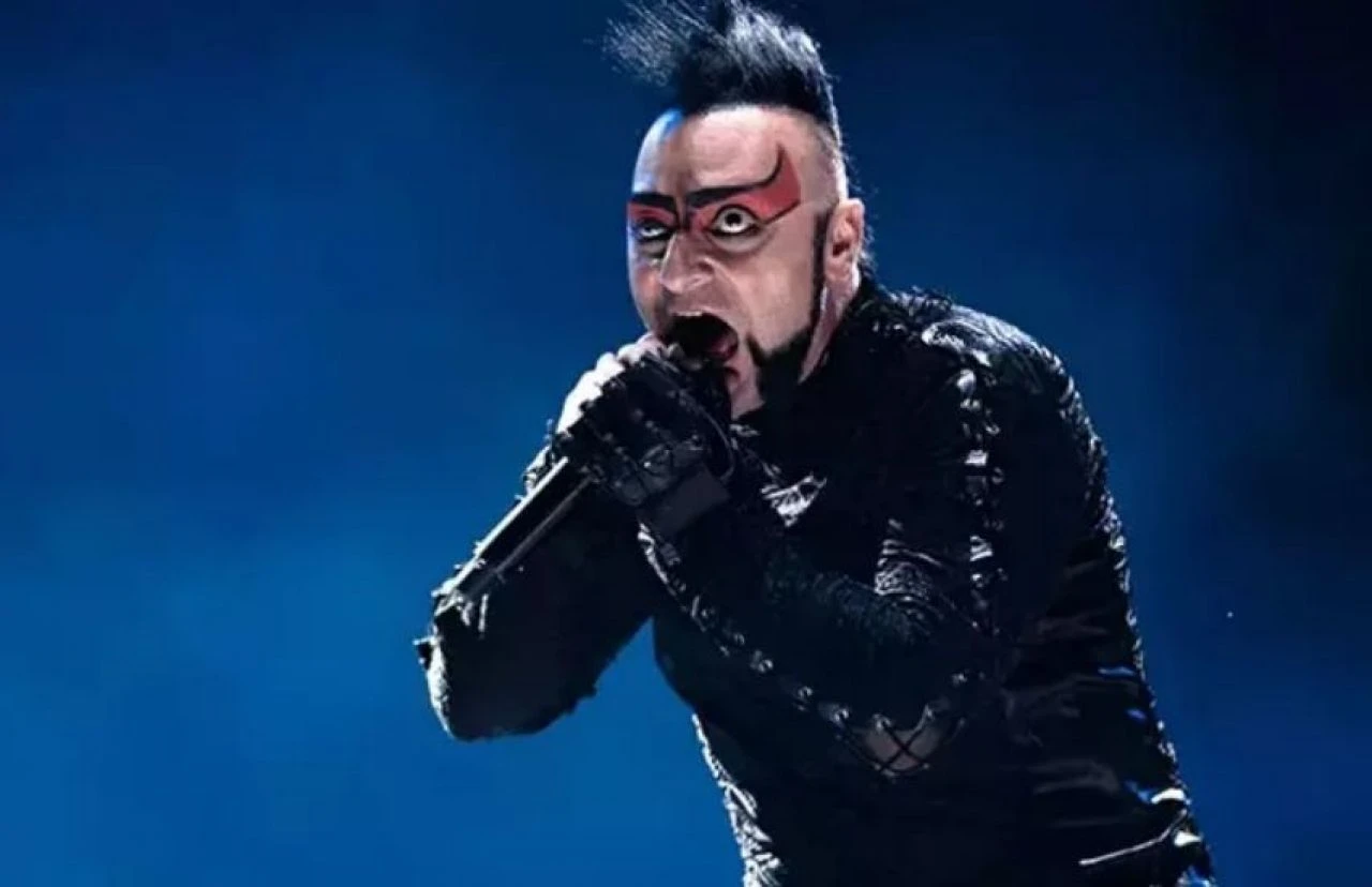 30 yıl önce tribündeki genç şimdilerin ünlü şarkıcısı