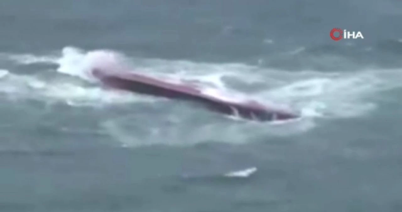 870 tonluk kimyasal yüklü tanker alabora oldu! - 1. Resim