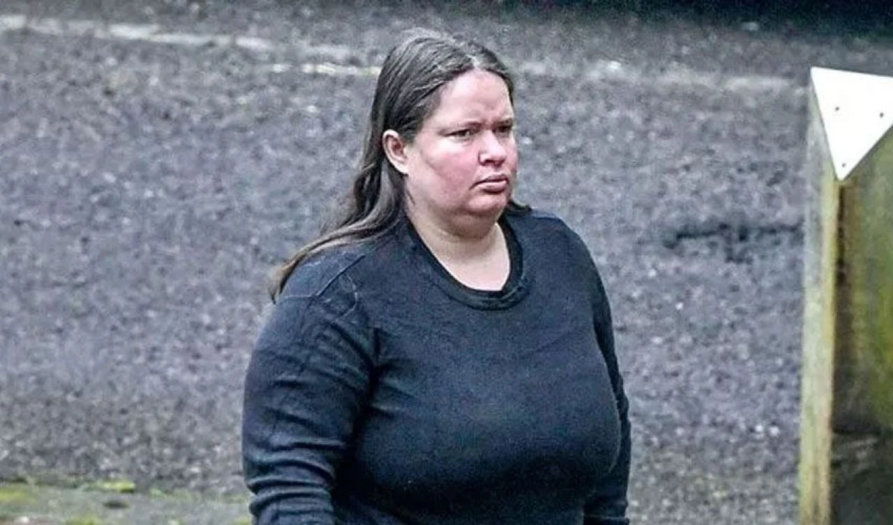 Akılalmaz olay! Kapısına gelen kuryeyi ısırarak sakat bıraktı - 1. Resim