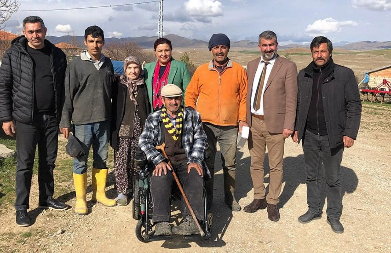 "Akülü araba verseniz de oy vermem" diyen vatandaşa hediye - 1. Resim