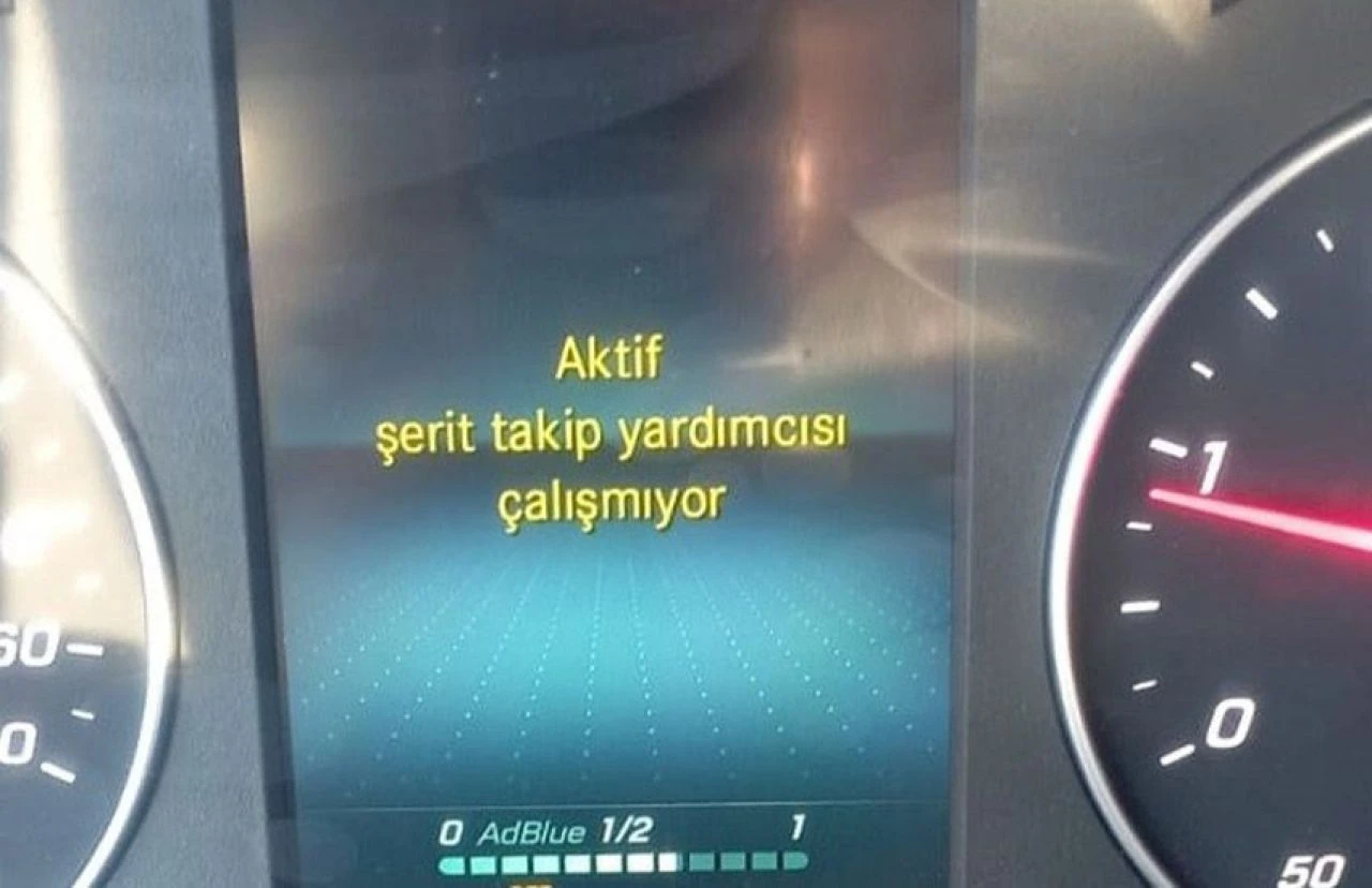 Aldığı sıfır Mercedes başına dert oldu! 4 gün sonra arızalandı, 5 kez servise gitti - 1. Resim