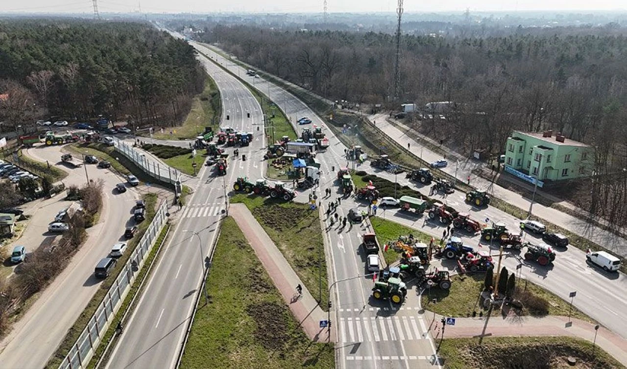 Avrupa'nın ateşi dinmiyor! Polonyalı çiftçiler yeniden sokakta