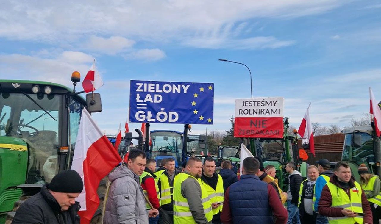 Avrupa'nın ateşi dinmiyor! Polonyalı çiftçiler yeniden sokakta