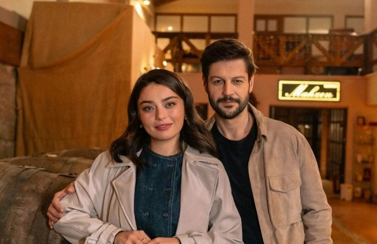 Ayça Ayşin Turan galaya 125 TL'lik elbiseyle katıldı