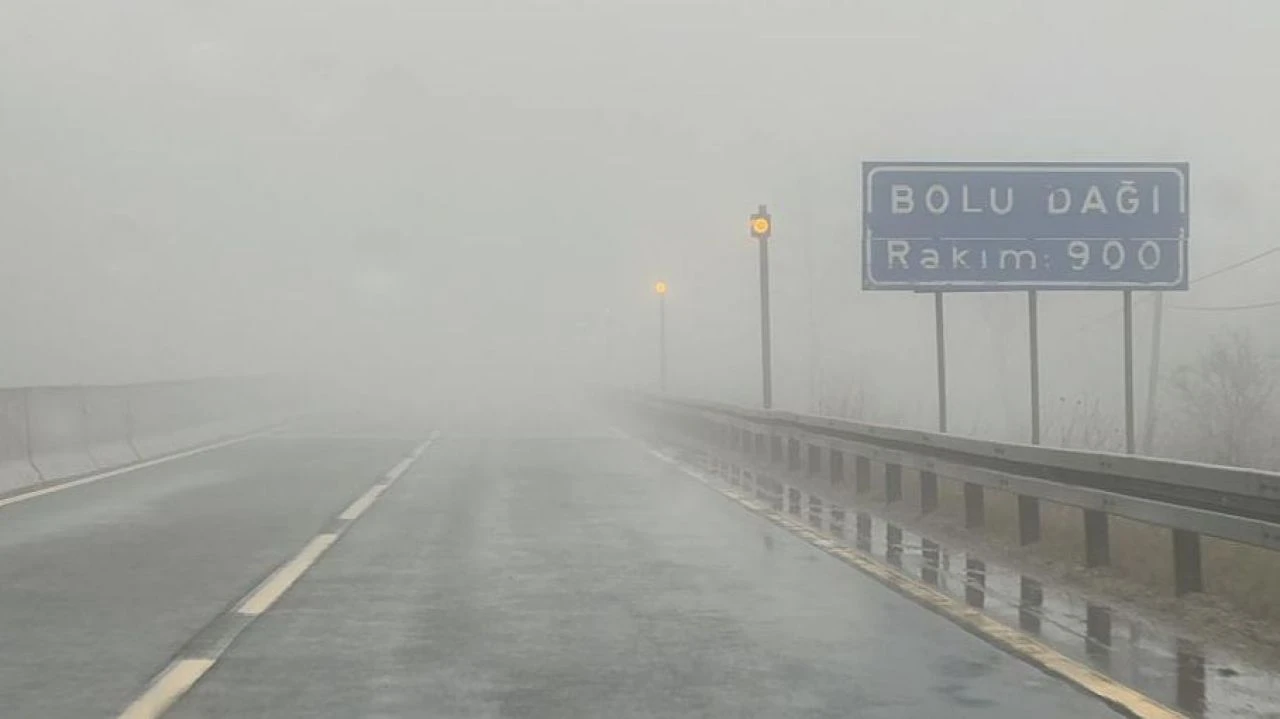 Bolu Dağı'nda yoğun sis: Göz gözü görmüyor