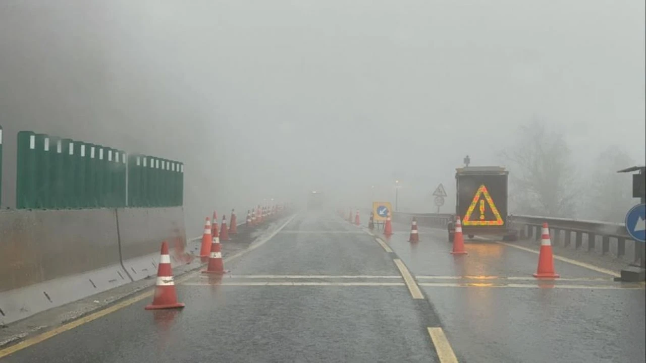 Bolu Dağı'nda yoğun sis: Göz gözü görmüyor