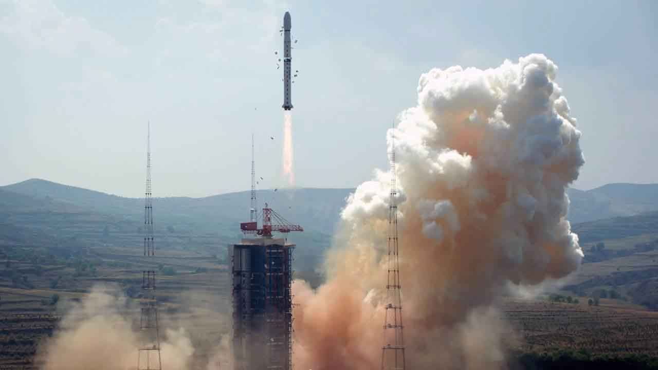 Çin&#039;den yeni uzay hamlesi: Ay&#039;a keşif için uydu fırlattı