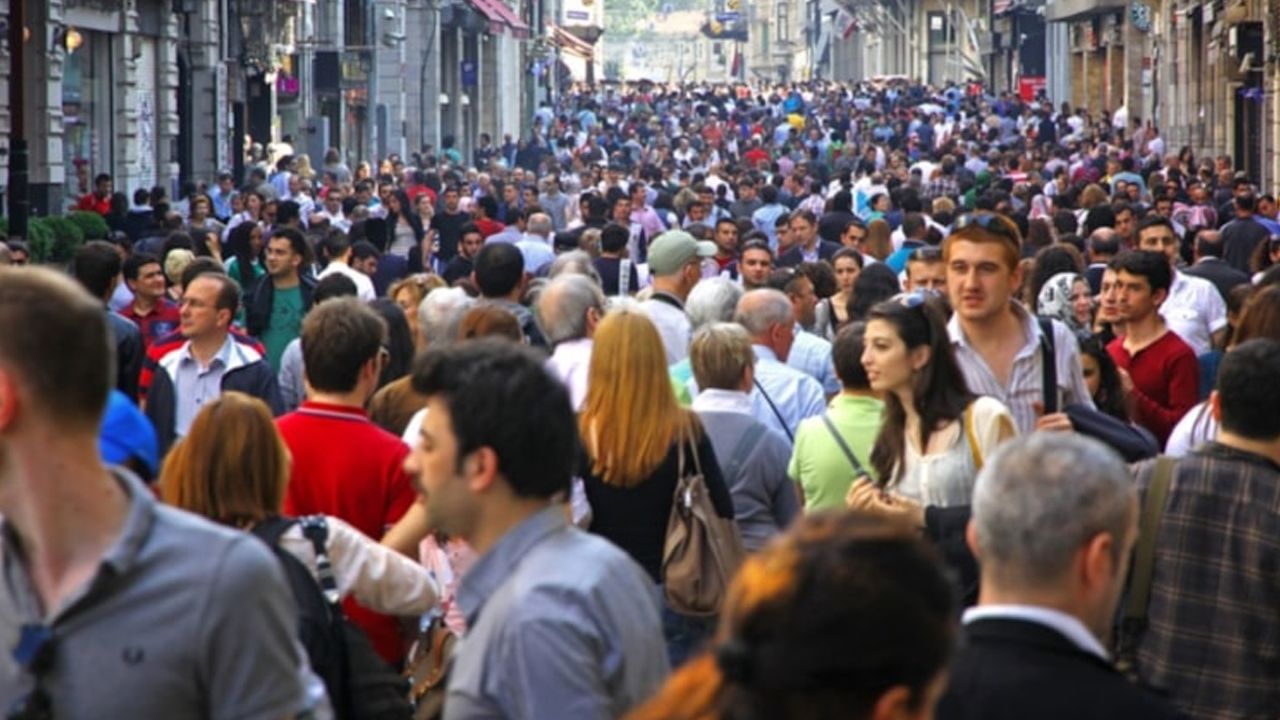 Dünyanın en mutlu ülkeleri belli oldu: Birinci Finlandiya, Türkiye&#039;nin sıralaması ise gündemde