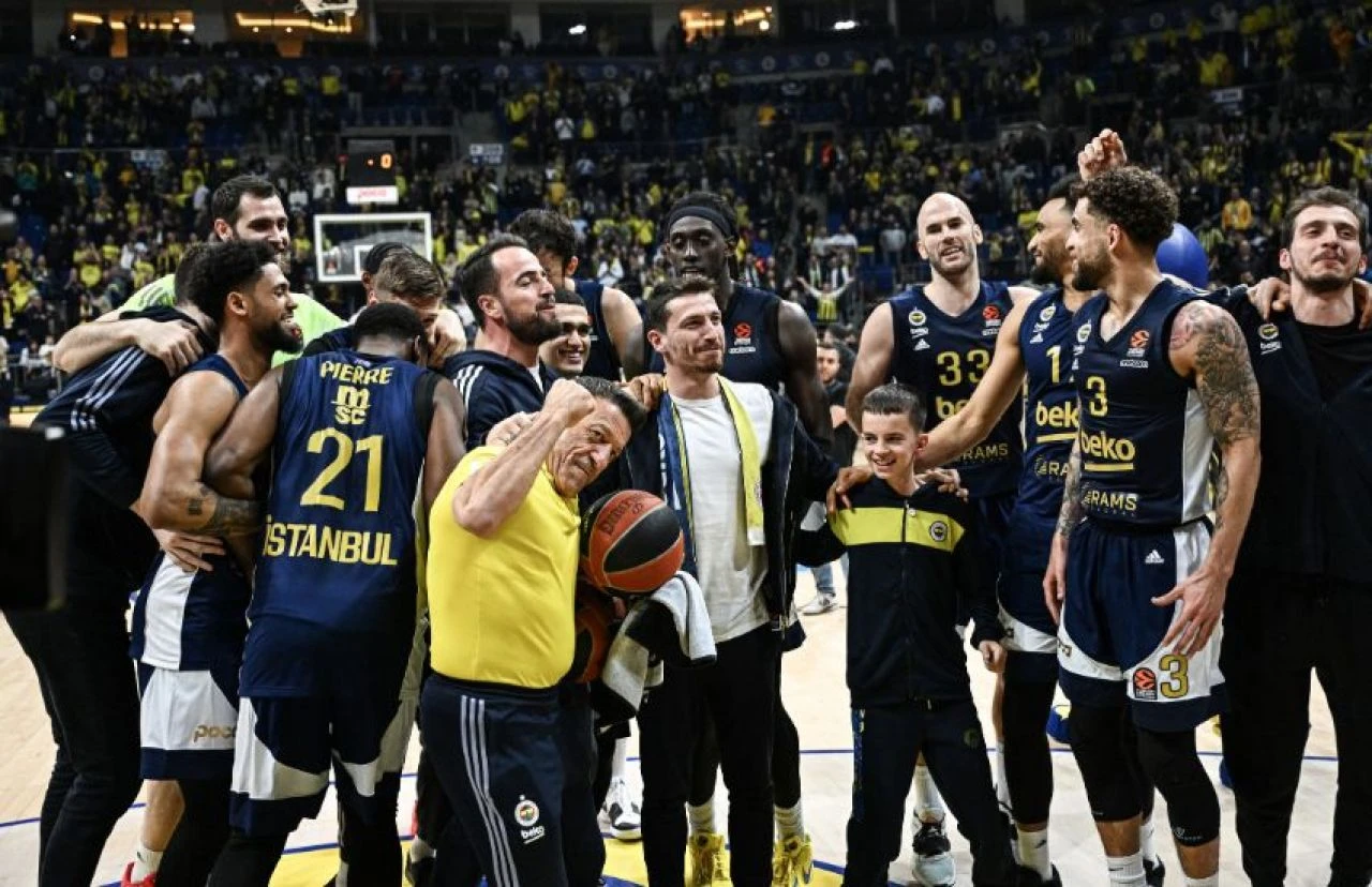 Fenerbahçe Beko, Barcelona'yı farklı yıktı - 3. Resim