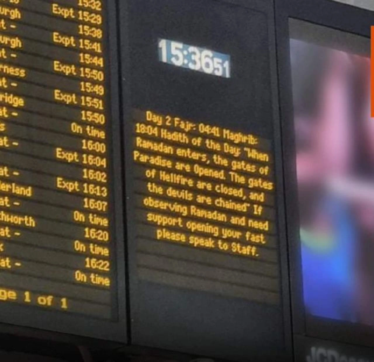Londra tren istasyonlarının panolarında Hazreti Muhammed'in hadisi paylaşıldı - 2. Resim
