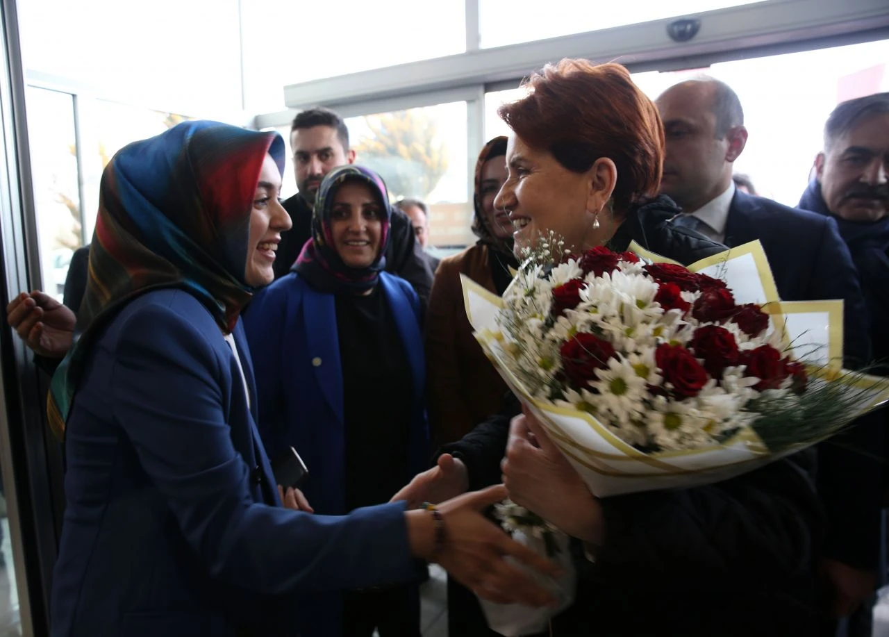 Meral Akşener "Arkadaşımdan duydum" diyerek emekliye zammı açıkladı