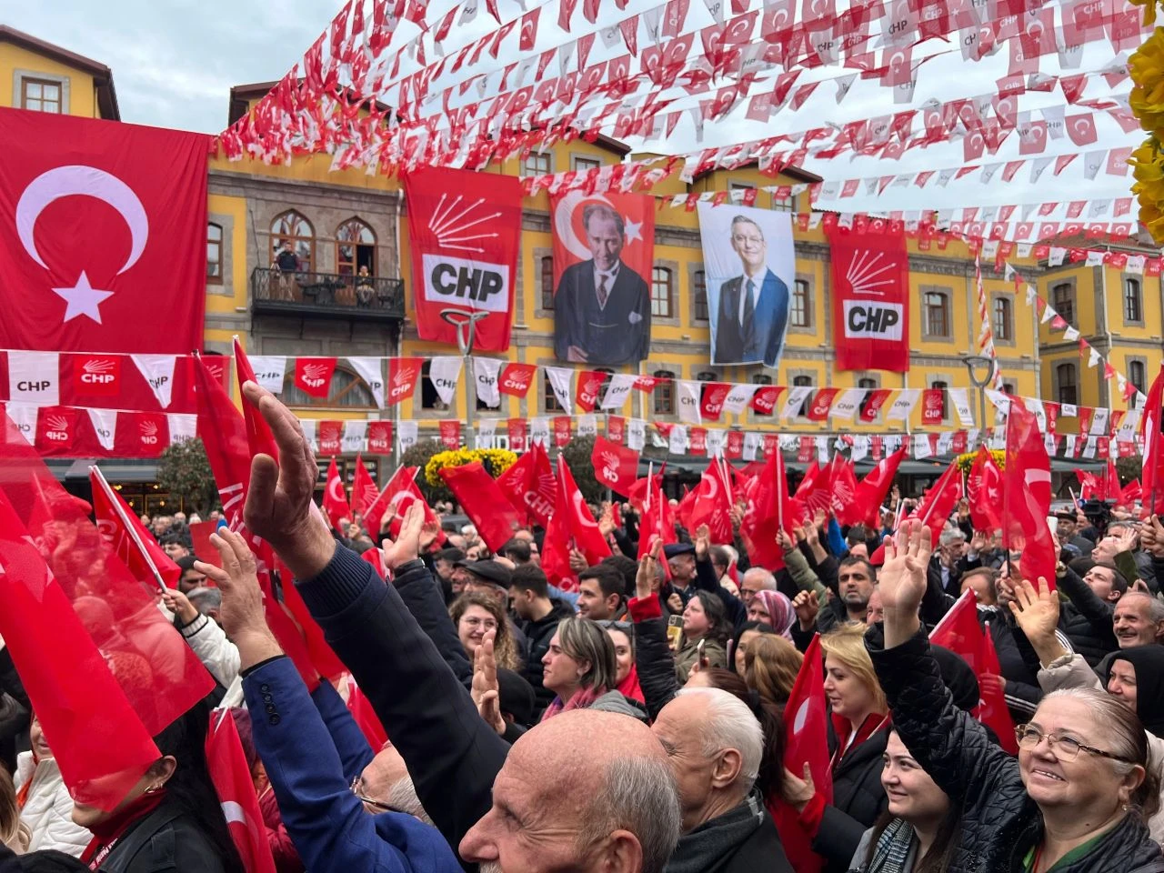 Özgür Özel'den fındık ve hamsi hesabıyla emekli maaşı çıkışı: 26 bin lira olacaktı! - 1. Resim
