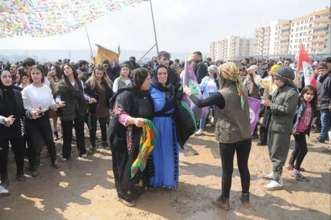 Şırnak'ta DEM Parti mitingi sonrası ortalık karıştı: Çok sayıda gözaltı var - 4. Resim