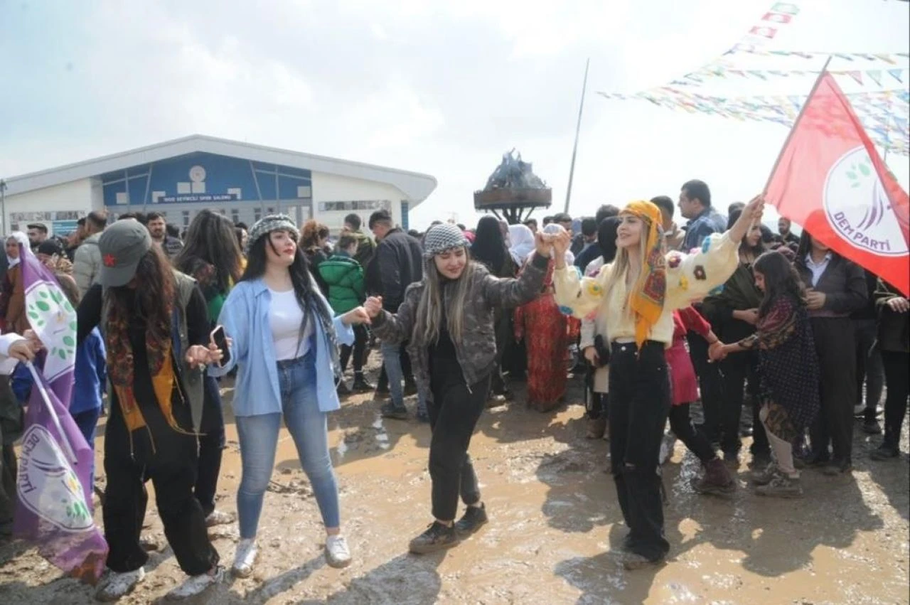 Şırnak'ta DEM Parti mitingi sonrası ortalık karıştı: Çok sayıda gözaltı var - 5. Resim