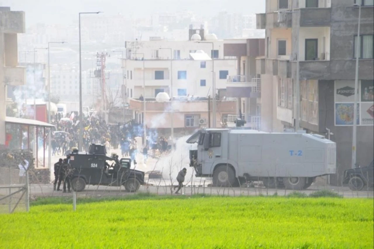 Şırnak'ta DEM Parti mitingi sonrası ortalık karıştı: Çok sayıda gözaltı var - 3. Resim
