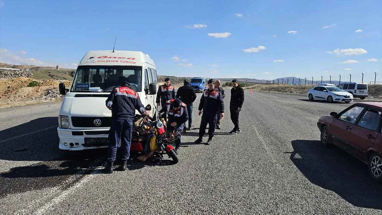 U dönüşü yapan motosikletli canından oldu! O anlar kamerada...
