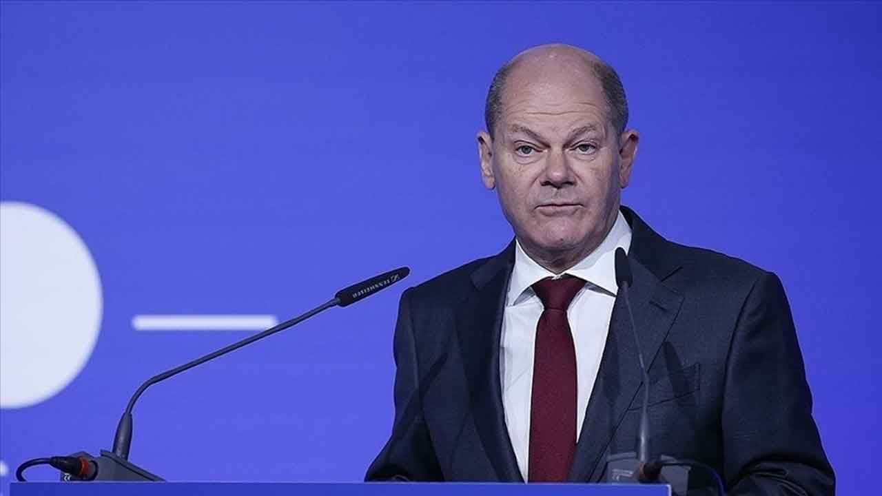 Almanya Başbakanı Scholz’a ülkesinde soğuk duş! Konuşmasını &#039;Gazze&#039; sloganlarıyla kestiler