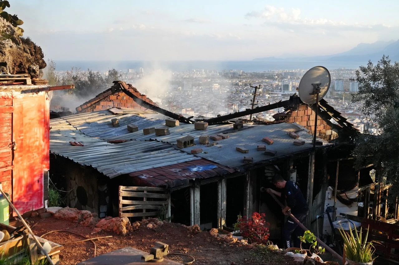 Amelelik yaparak tırnaklarıyla kazıyarak yapmıştı: Gözyaşlarıyla yanışını izledi
