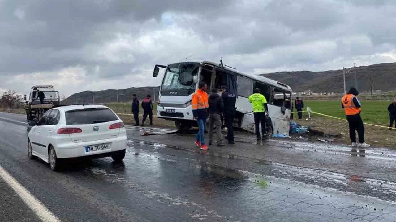 Cezaevi nakil aracı devrildi: Çok sayıda yaralı var - 1. Resim