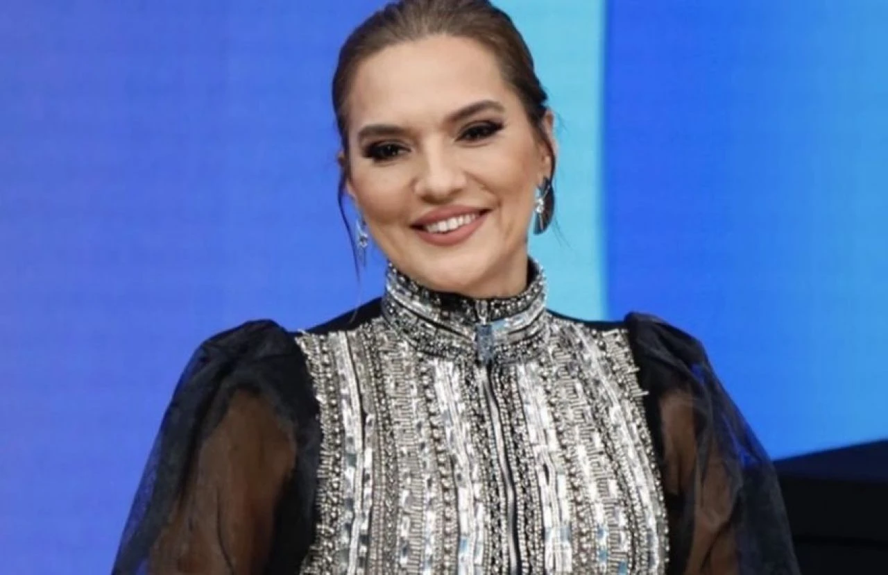 Demet Akalın'dan estetik yaptıran erkeklere destek geldi