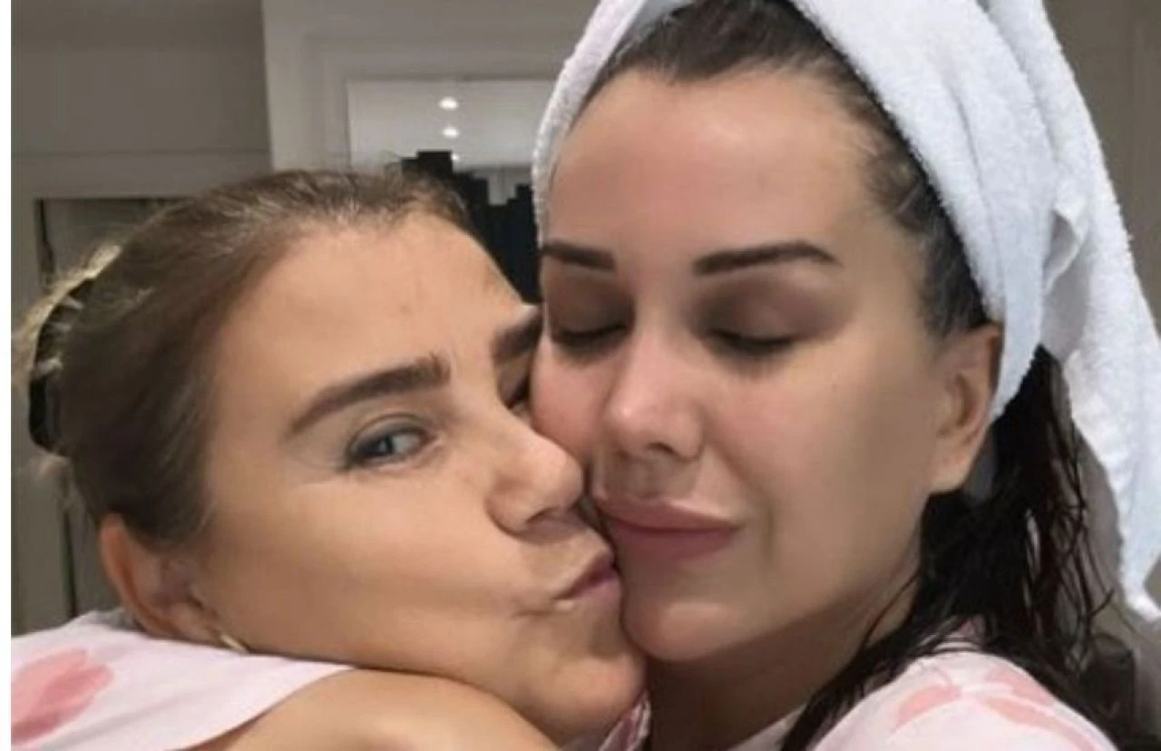 Dilan Polat'ın eski yardımcısı Şule, servet değerindeki saatini takipçilerinin beğenisine sundu