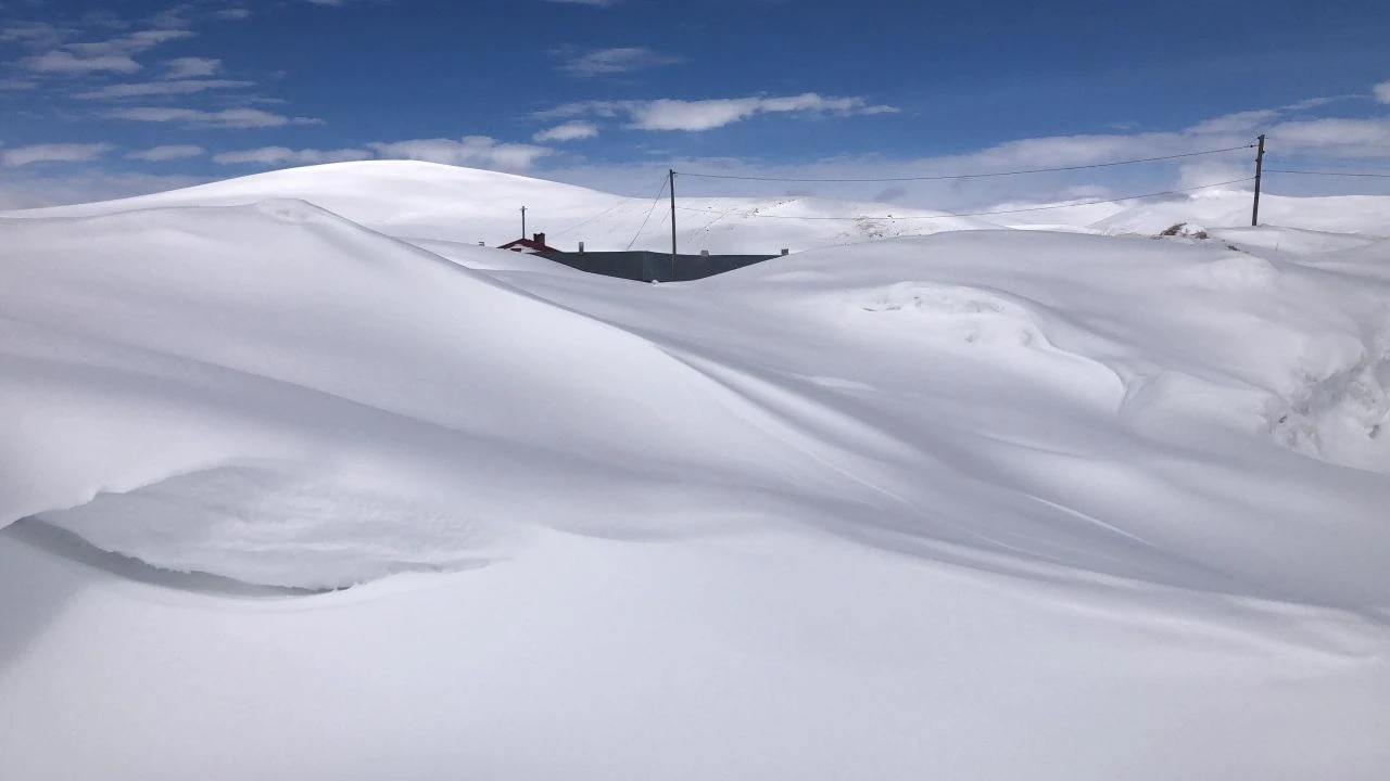 Kars'ta kar kalınlığı 2 metreyi buldu: Evler gözden kayboldu - 3. Resim