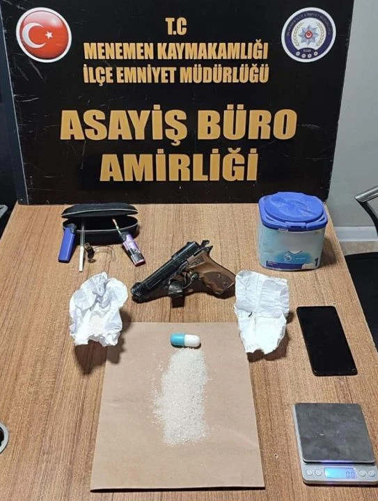 Polis ekipleri bebek maması kutusunu açınca şoke oldu - 1. Resim