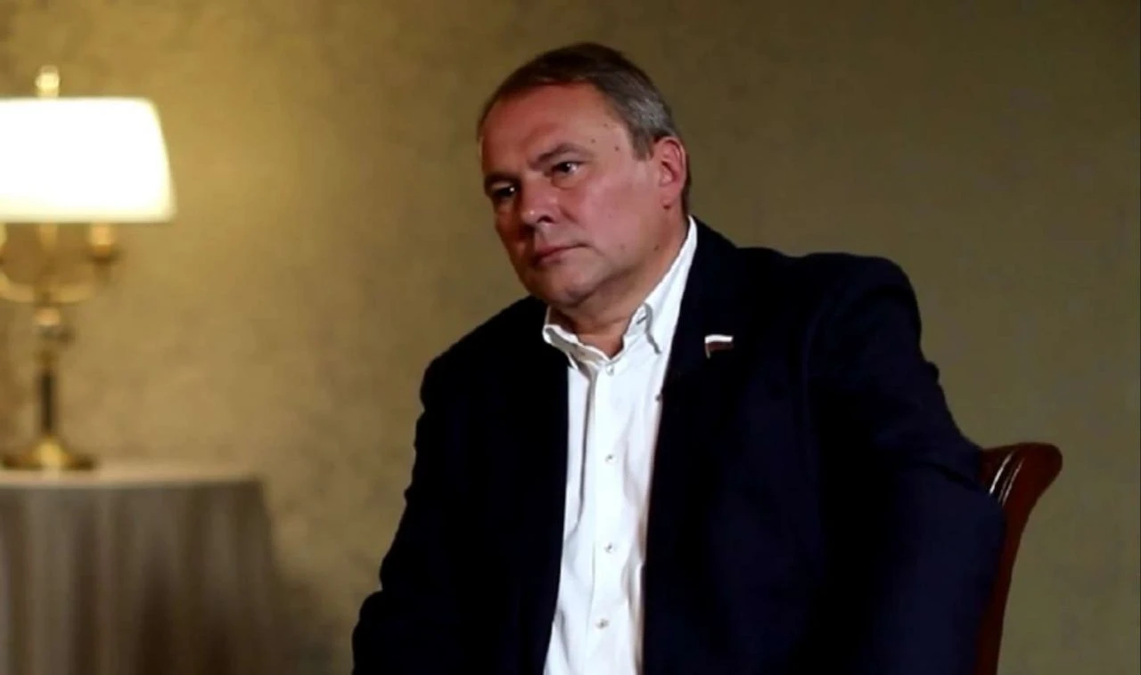 Rus siyasetçiden Macron'a tehdit: İlk Fransız askerlerini öldürürüz - 1. Resim