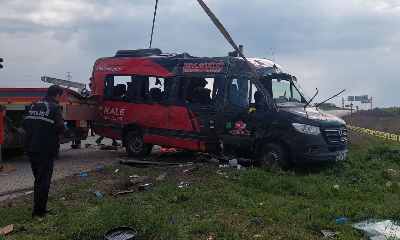 Tekirdağ'da katliam gibi kaza: Ölü ve yaralılar var