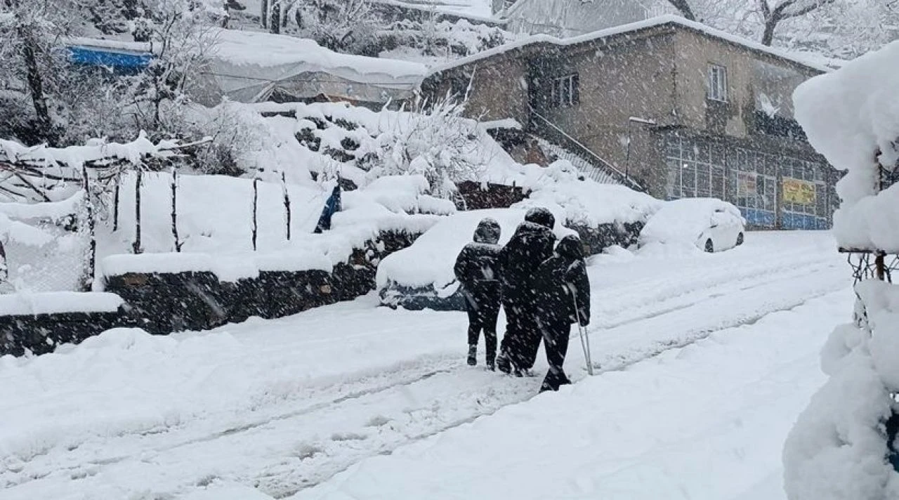 Valilik duyurdu! İki ilçede eğitime 1 gün ara verildi
