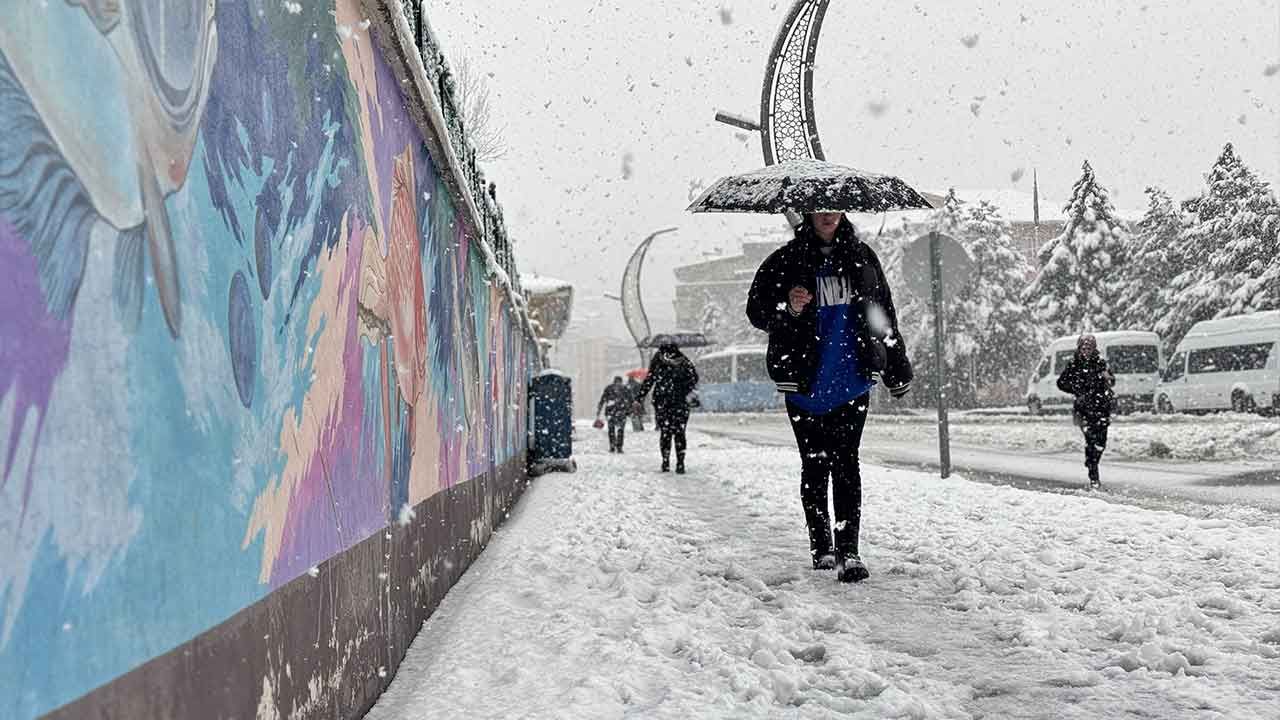 Yağmur, kar, dolu... Kış geri geldi: Meteoroloji&#039;den 17 kent için sarı alarm! İşte 21 Mart il il hava durumu