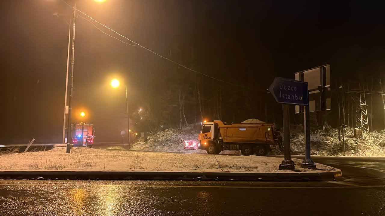 Yer Bolu... Mart ayında lapa lapa kar yağdı, görüş mesafesi düştü