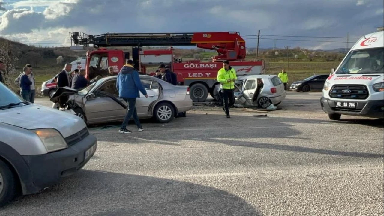 Adıyaman'da iki otomobil çarpıştı: 1 ölü, 3 yaralı - 2. Resim