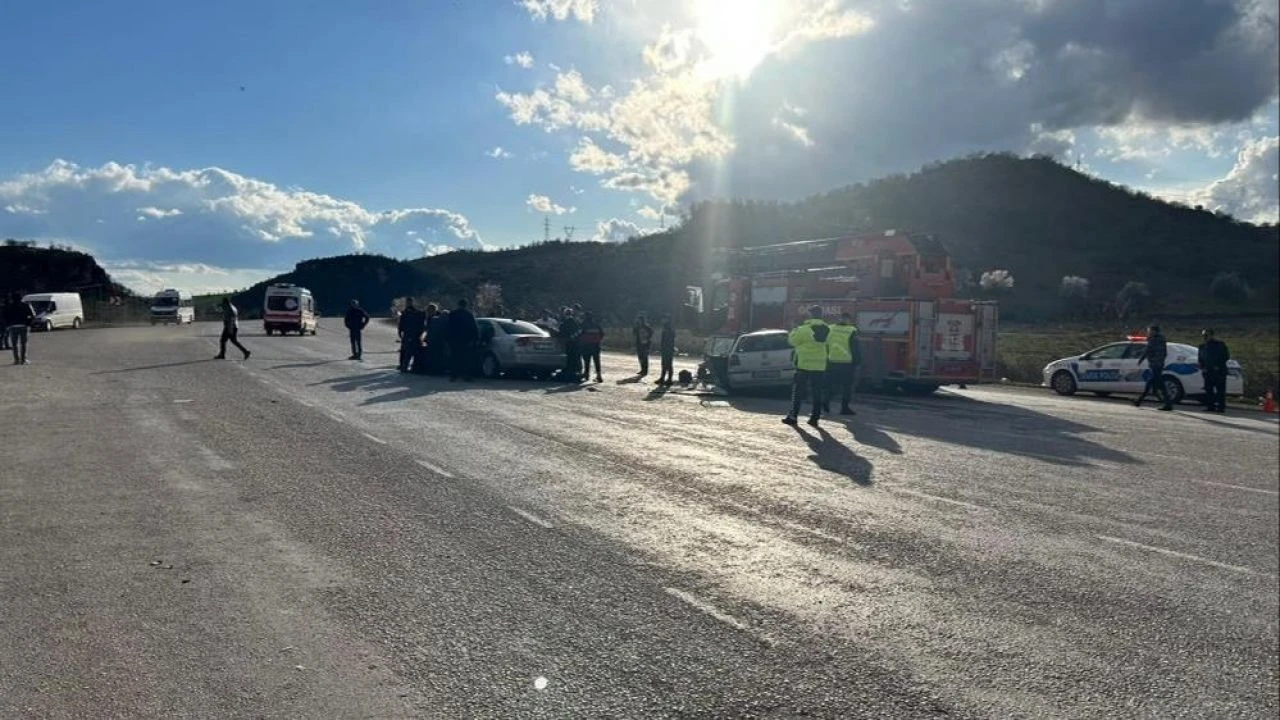 Adıyaman'da iki otomobil çarpıştı: 1 ölü, 3 yaralı - 3. Resim
