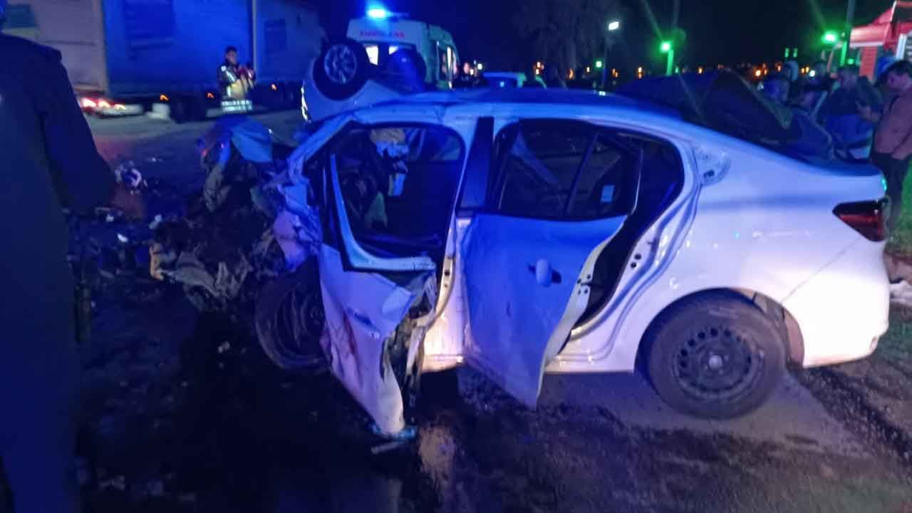 Ankara&#039;da iki otomobil çarpıştı: 2 ölü, 1 yaralı