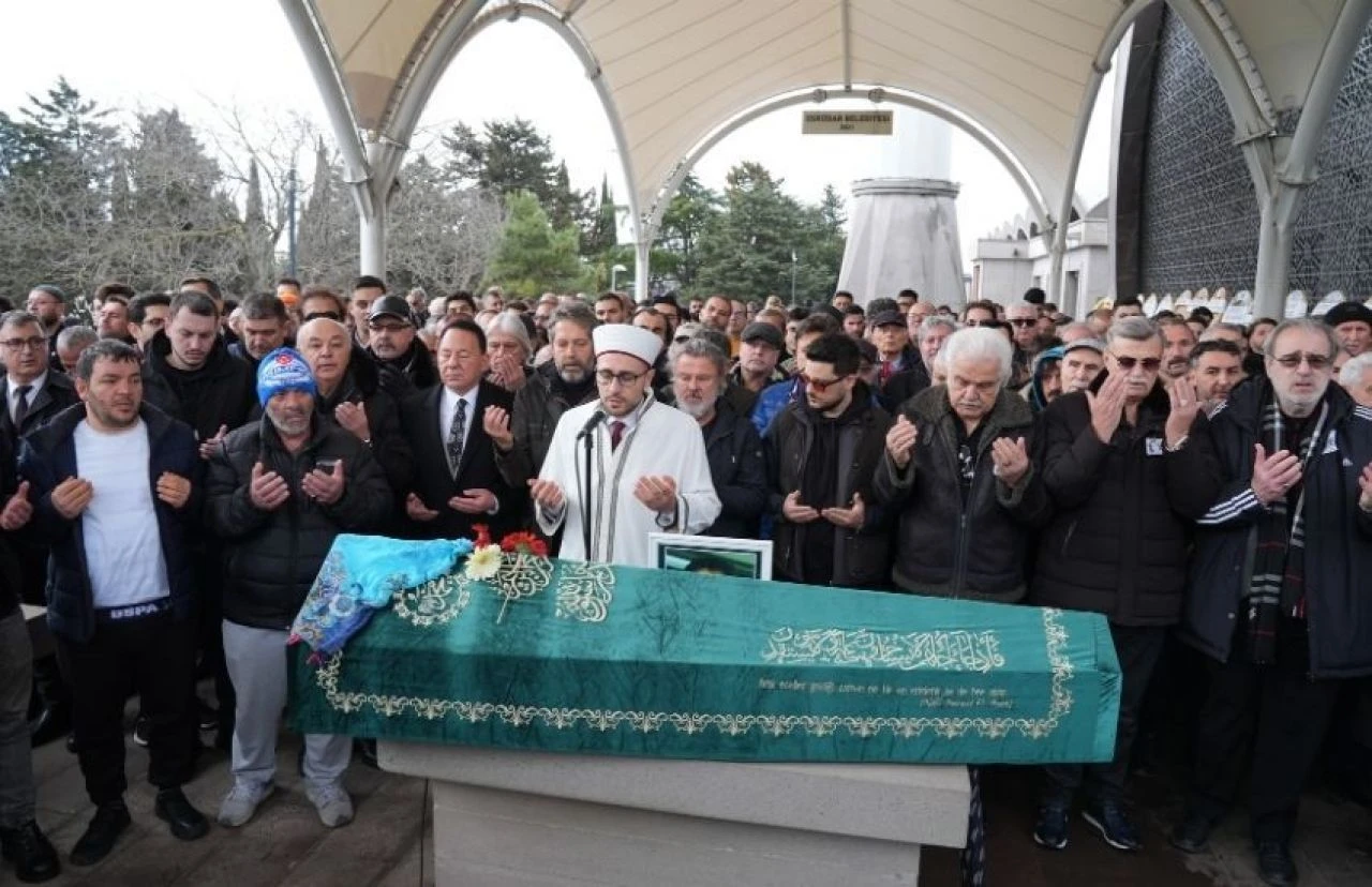 Bahar Öztan son yolculuğuna uğurlandı! Nuri Alço ve Perihan Savaş böyle veda etti - 3. Resim