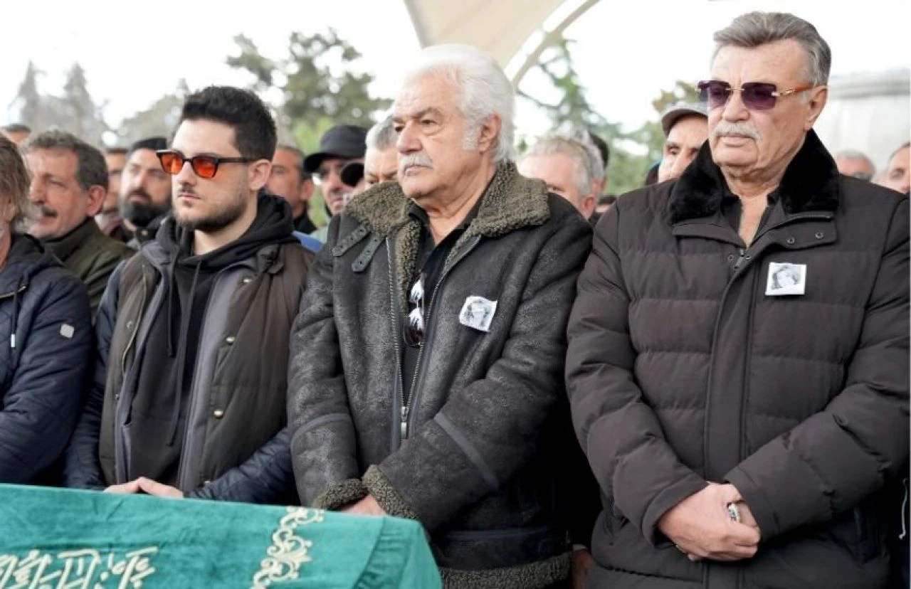 Bahar Öztan son yolculuğuna uğurlandı! Nuri Alço ve Perihan Savaş böyle veda etti - 1. Resim