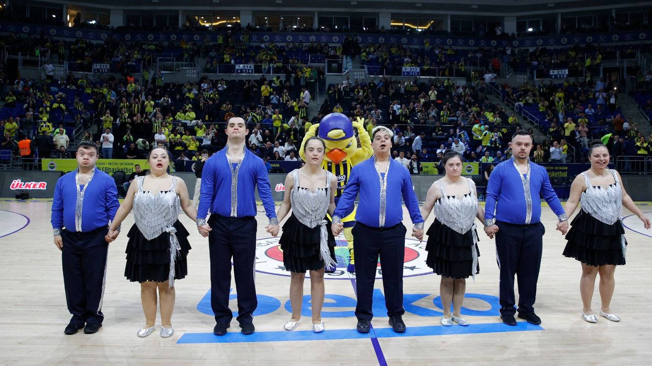 Dünya Down Sendromu Günü’nde EuroLeague maçına  damga vurdular! 