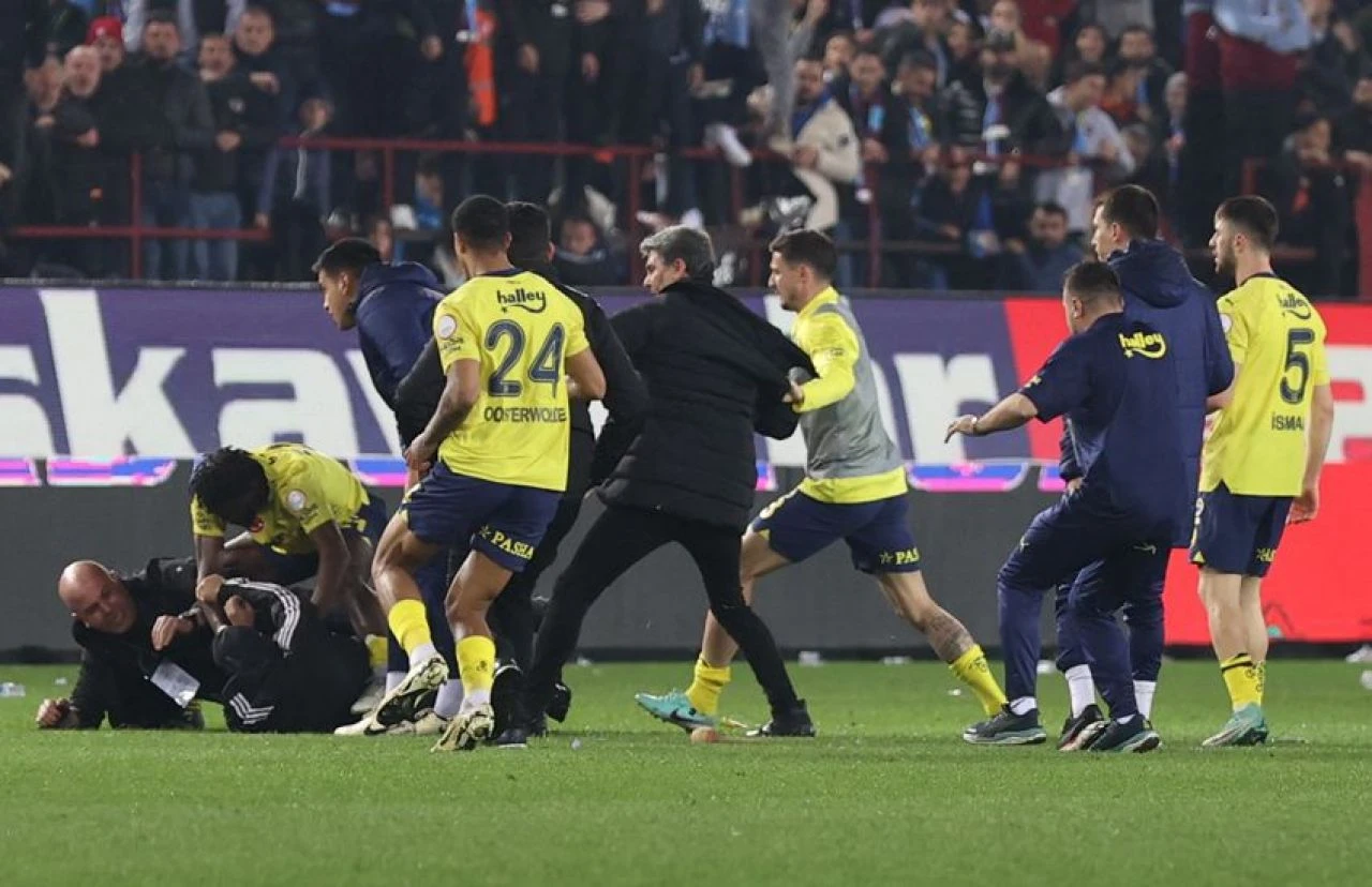 'Fenerbahçe'nin 4 yıldızı PFDK'ya sevk edilecek' iddiası! - 3. Resim